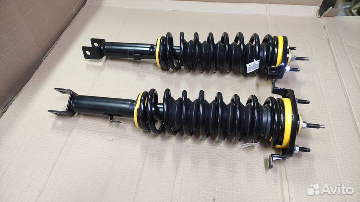 Стойка задняя в сборе 1шт Сайбер Себринг Стратус