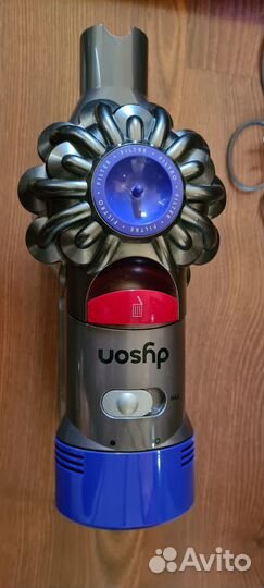Мощный но легкий беспроводной пылесос Dyson V7