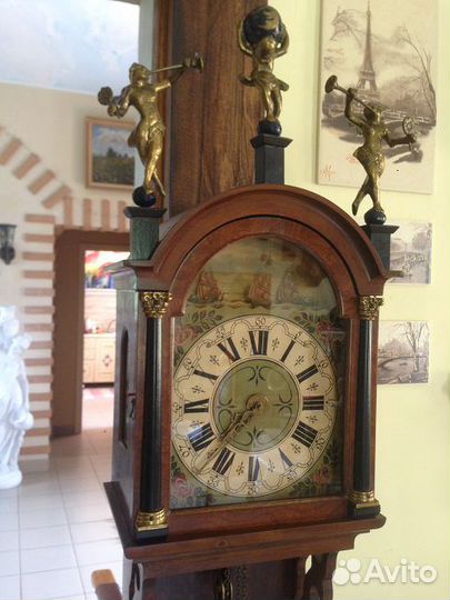 Часы с движущимися фигурками Wuba Голландия