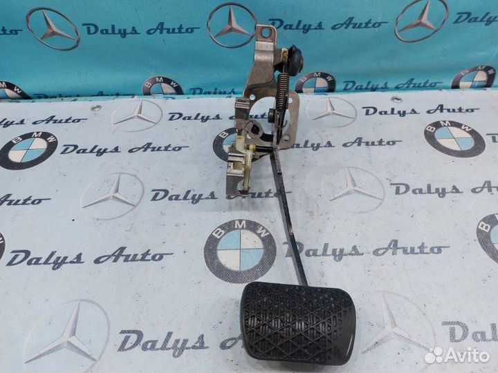 Педаль стояночного тормоза Mercedes-Benz E-Class
