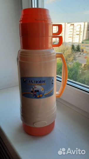 Термос с кружками