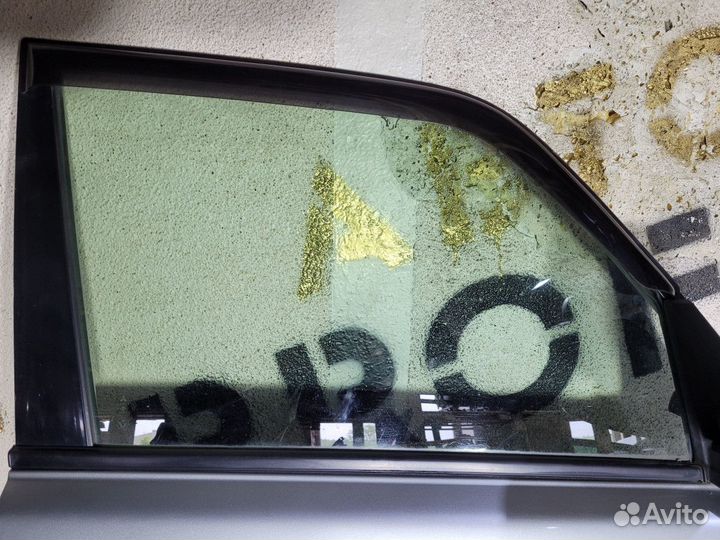 Стекло двери передней правой Mitsubishi Pajero Io