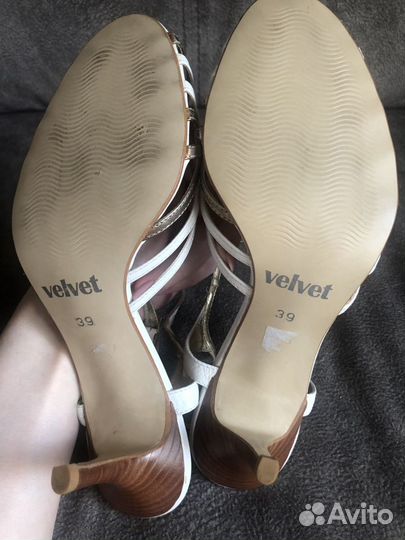 Босоножки кожаные новые женские 39