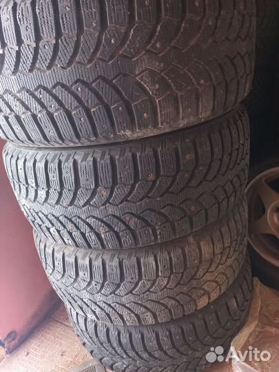 Bridgestone Blizzak Spike-01 255/55 R18