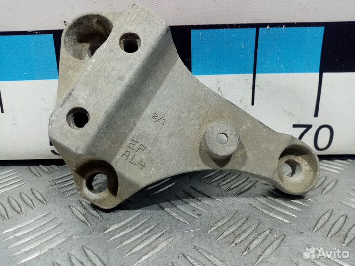 Б/У Кронштейн кпп левый#001