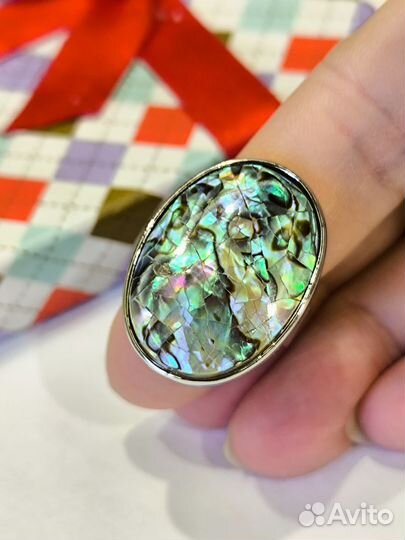 Кольцо с инкустацией гелиотисом