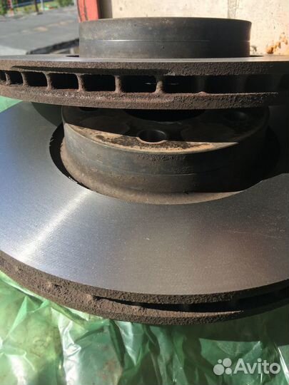 Передние тормозные диски Land Rover Freelander 2