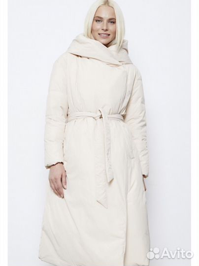 Пуховик молочный