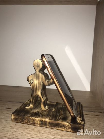 Подставка для телефона из дерева