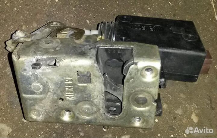 Peugeot 405 Пежо 405 Замок двери правой