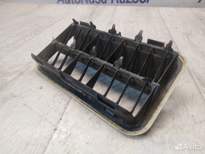 Решетка вентиляционная задняя левая Kia Sorento