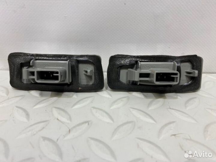 Фонарь подсветки номерного знака задний Lexus Nx