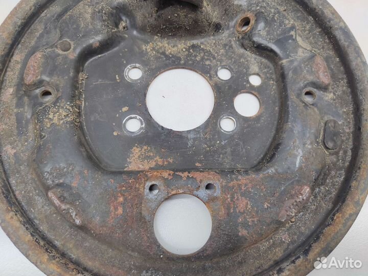 Щиток тормозного механизма Nissan Primera P11