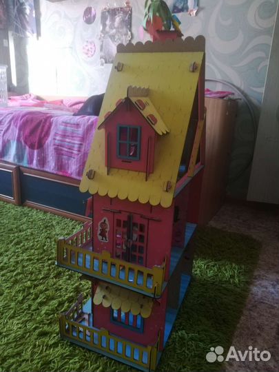 Большой кукольный домик
