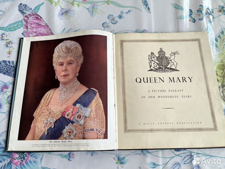 Старинная книга о королеве Мэри