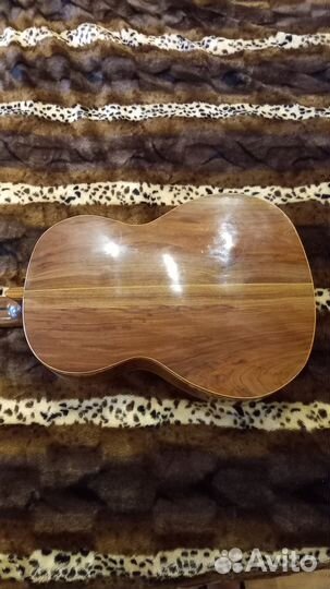 Продам классическую мастеровую гитару