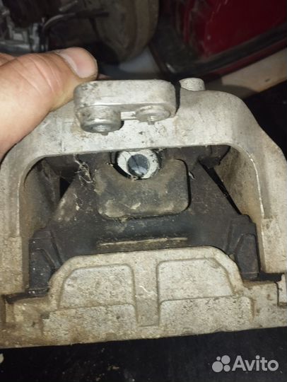 Подушка двигателя skoda octavia a4