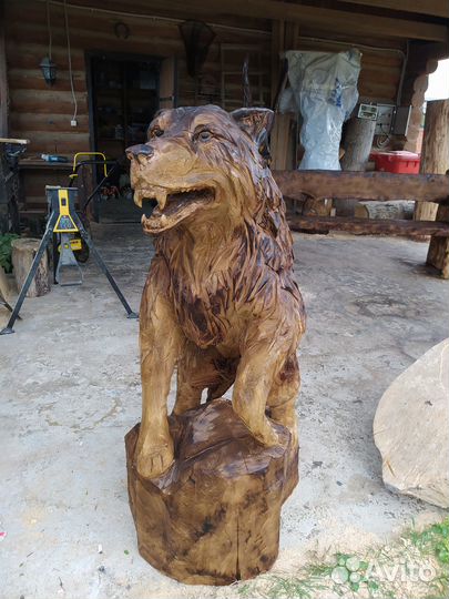 Скульптура из дерева Волк