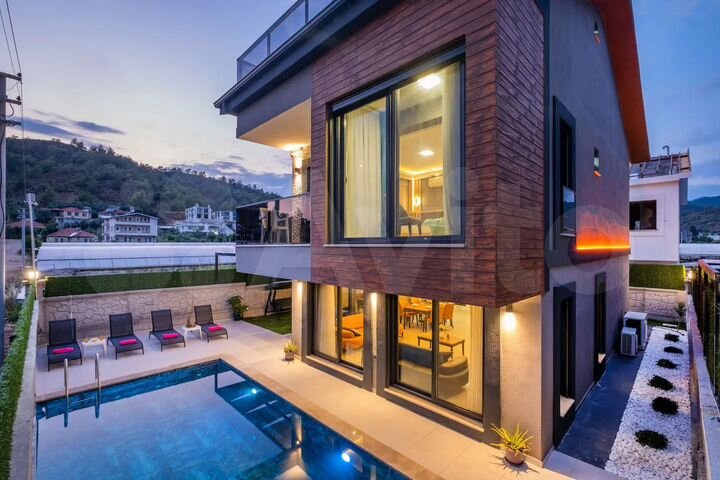 Дом 298 м² на участке 15 сот.