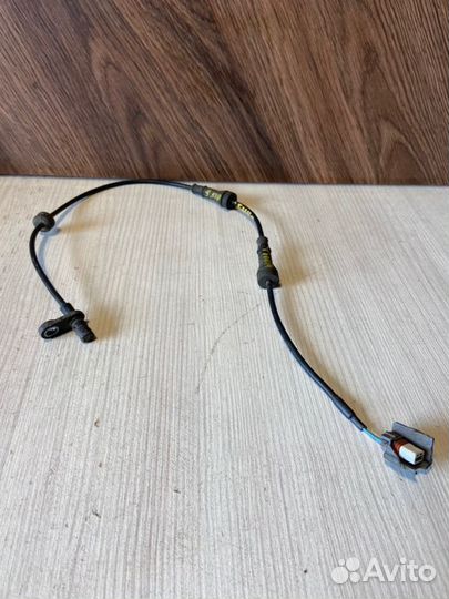 Датчик abs задний правый Nissan Tiida