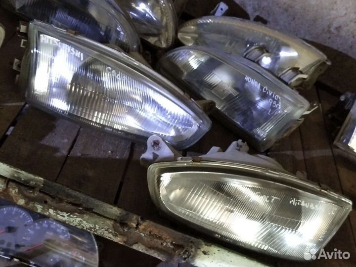 Фара передние Митсубиси Кольт CJO