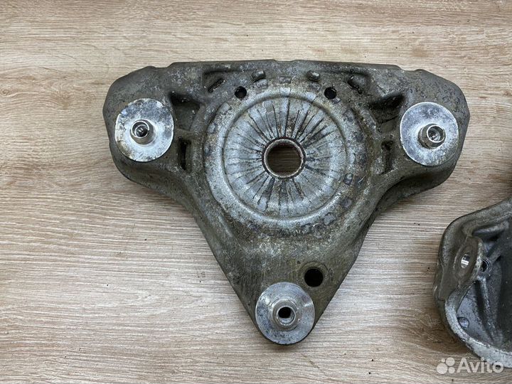 Кронштейн амортизатора Audi A4 B6, Audi A4 B7