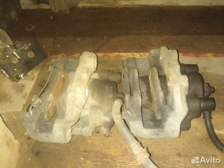 Суппорт передний Опель Вектра Б 1.6