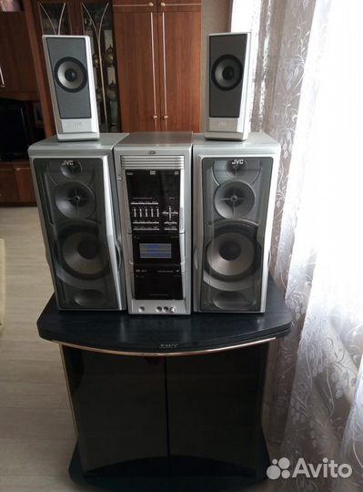 Музыкальный центр с караоке, тумба в подарок