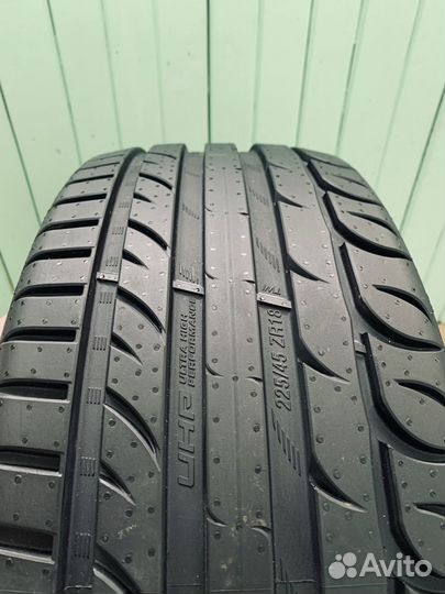 Tigar UHP Ultra High Performance 255/35 R18