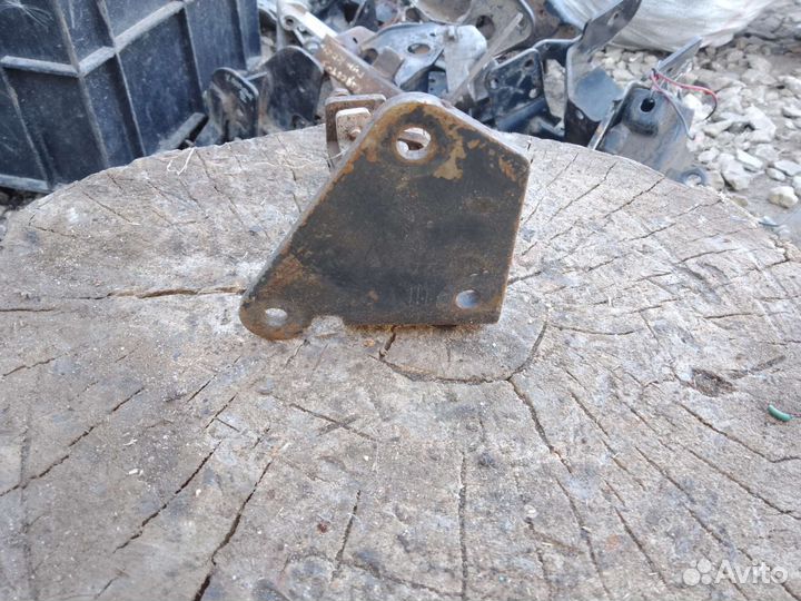 Кронштейн двигателя ваз 2110-12