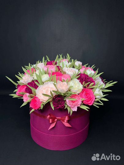 Цветы в шляпной коробке, декор