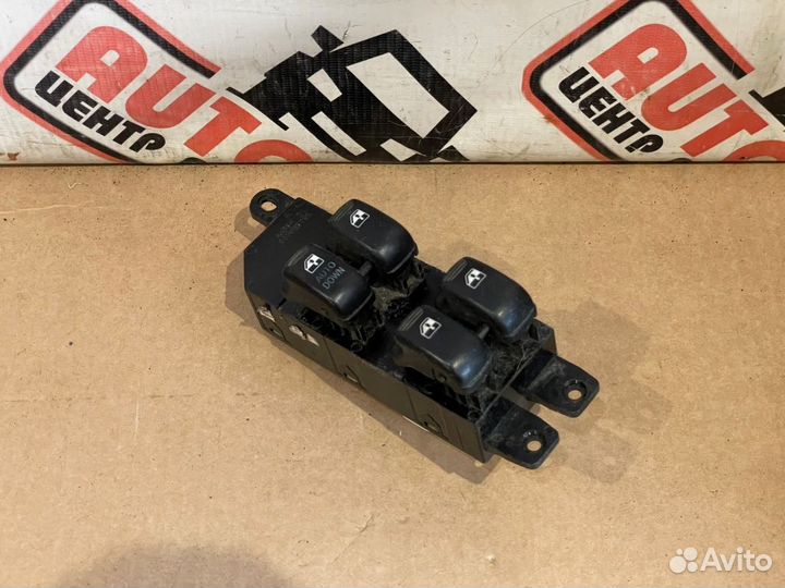 Блок управления стеклоподъемников Hyundai Santa Fe