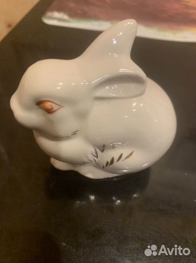 Фигурка заяц