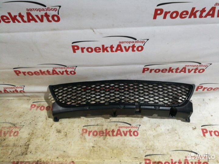 Решетка в бампер передняя Mazda 3 BK 2004