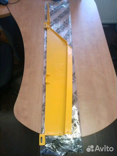 Уголок подкапотный горизонтальный на JCB