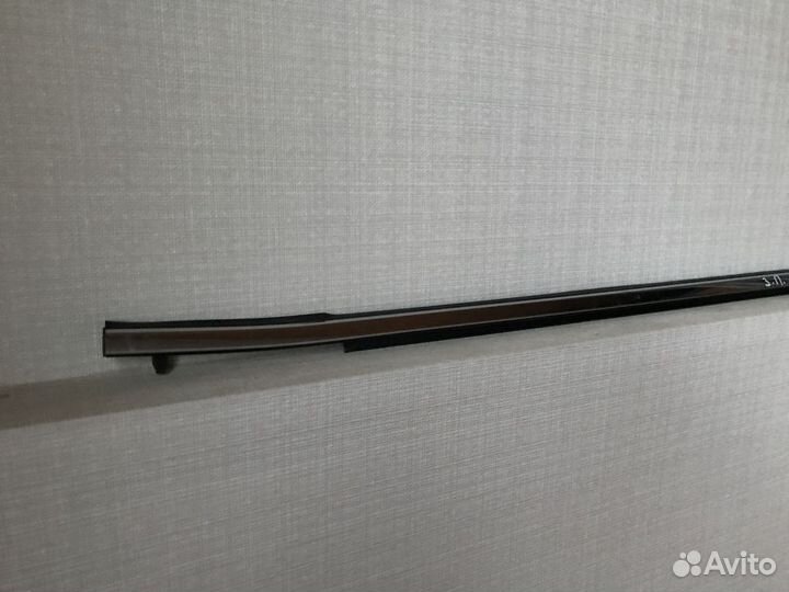 Хром молдинг двери задней правой Subaru Forester 5