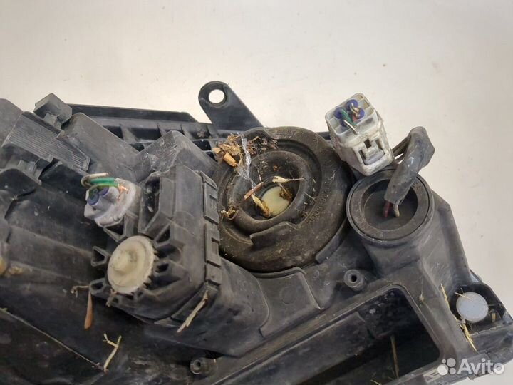 Фара (передняя) Toyota Avensis 2, 2006