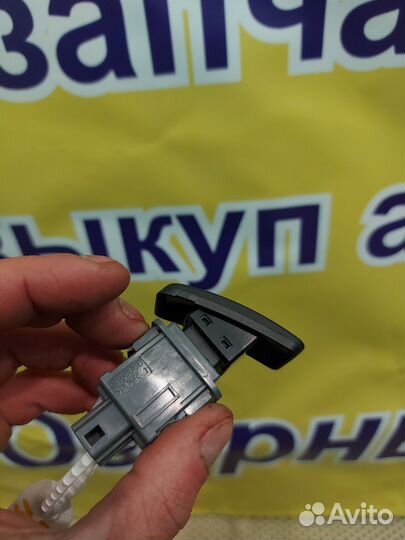 Кнопка аварийной сигнализации Toyota Corolla