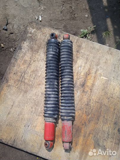 Амортизатор задний Jeep Grand Cherokee ZJ