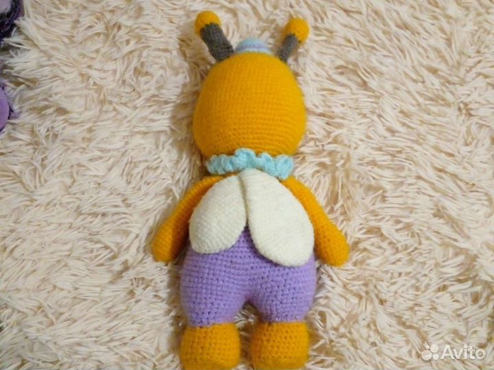 Пчела, сшита руками