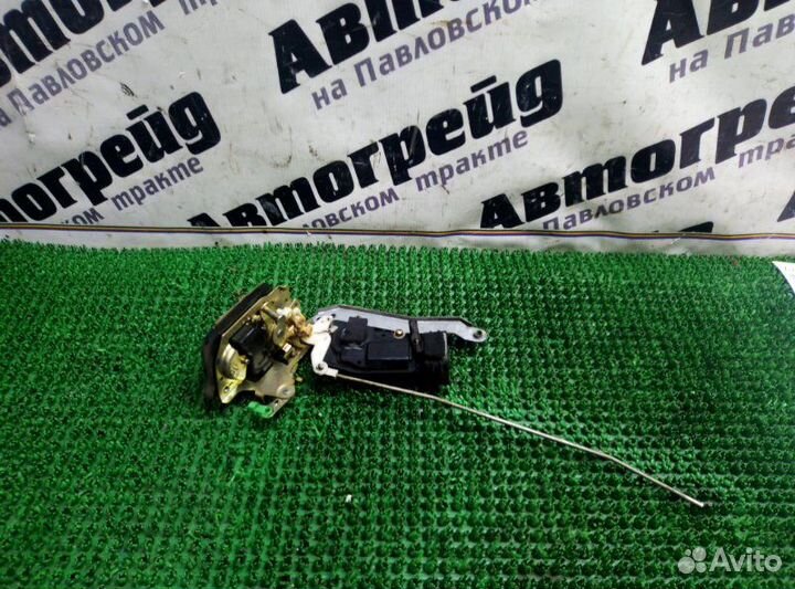 Замок двери задний левый Toyota Vista SV41 3S-FE