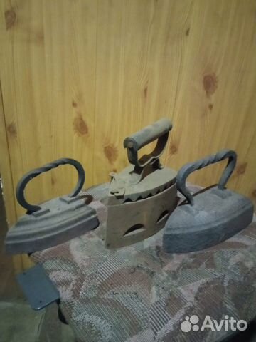 Старинный угольный утюг