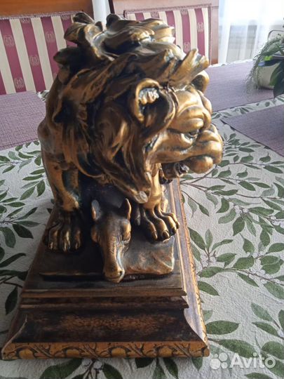 Статуэтки шкатулка