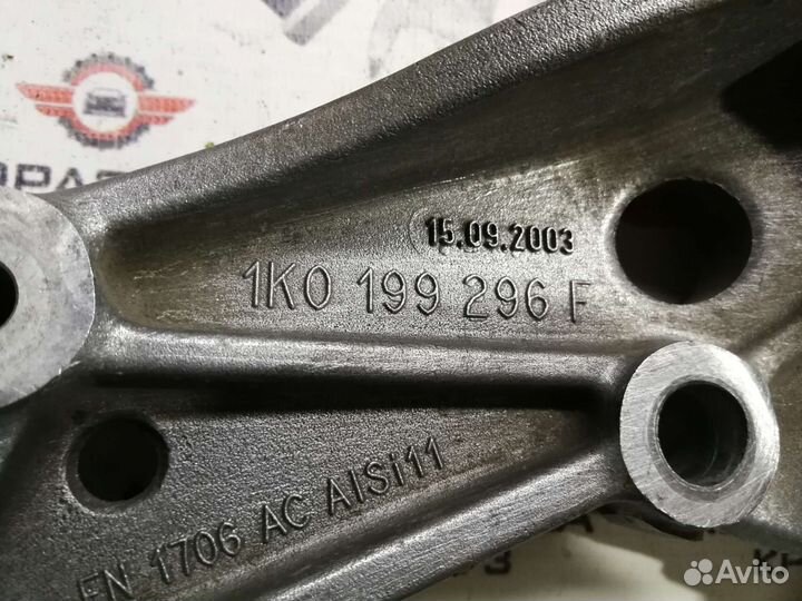 Кронштейн переднего рычага правый vw touran