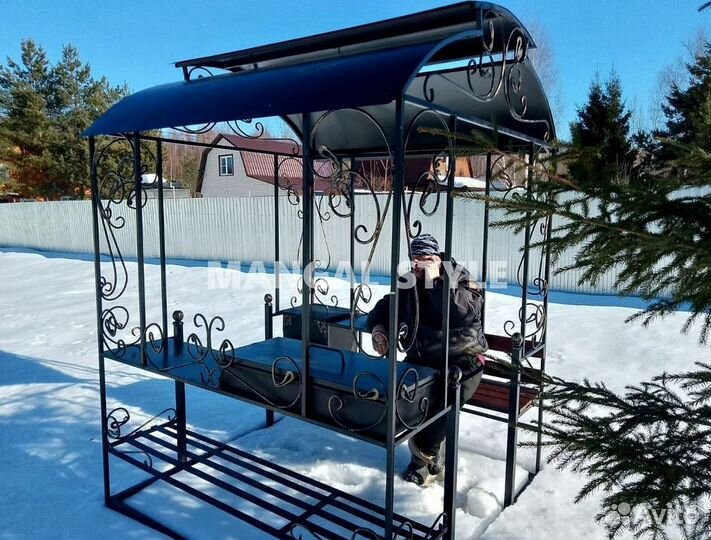 Мангал с крышей