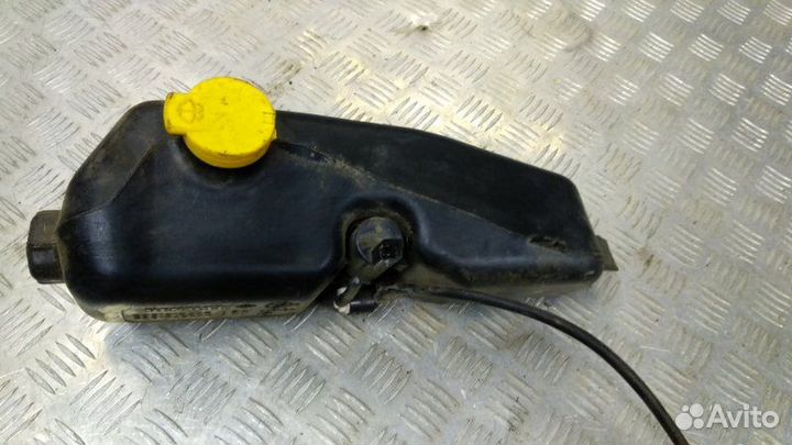 Бачок омывателя лобового стекла Renault Sandero 1