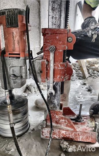 Отверстия в бетоне, металле