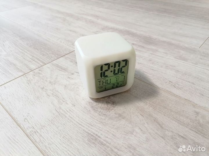 Настольные часы куб с подсветкой