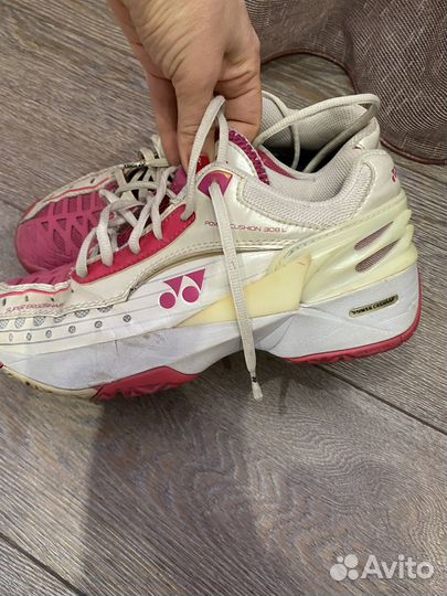 Теннисные кроссовки женские Yonex 37,5- 38