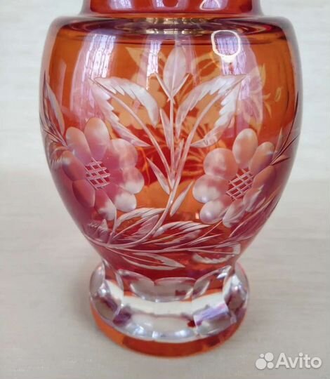 Ваза для цветов красное стекло